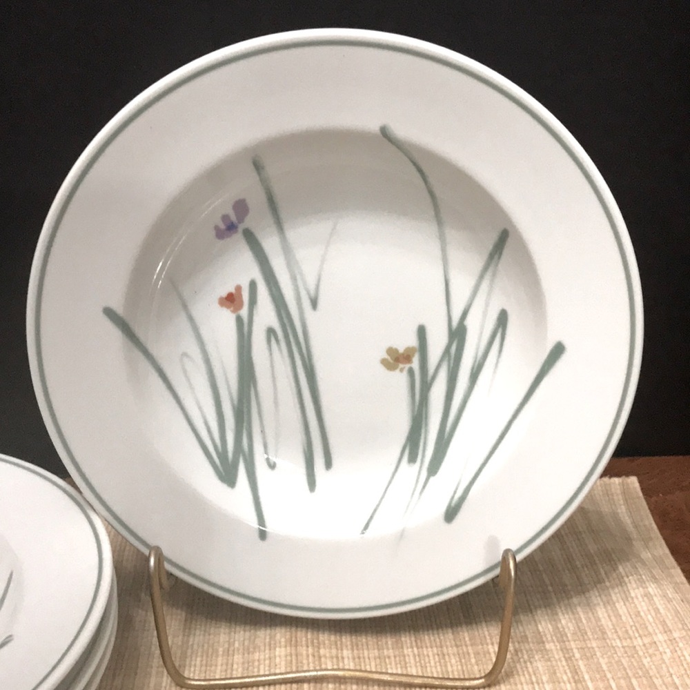 Mikasa Sketchbook 9" Bowls 4 total.